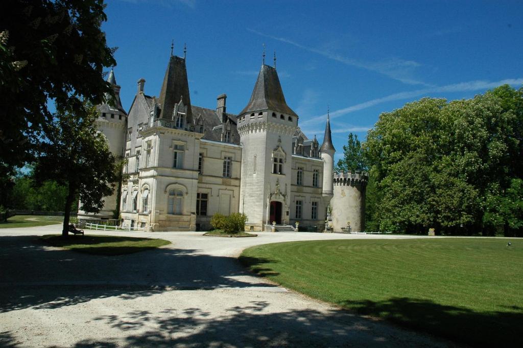 Chateau-Hotel De Nieuil Zewnętrze zdjęcie