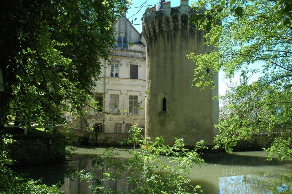 Chateau-Hotel De Nieuil Zewnętrze zdjęcie
