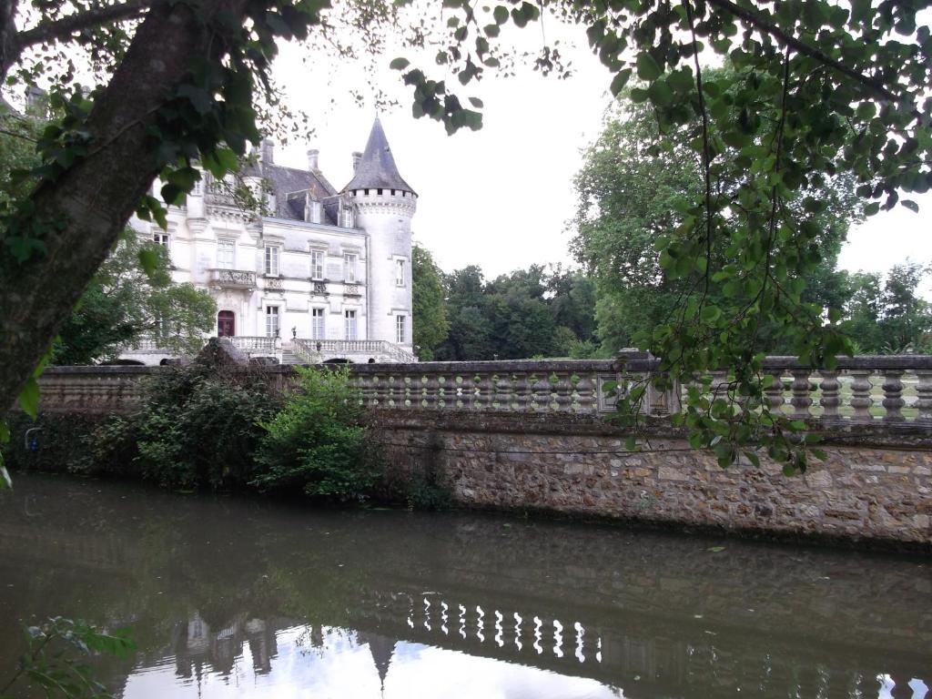 Chateau-Hotel De Nieuil Zewnętrze zdjęcie